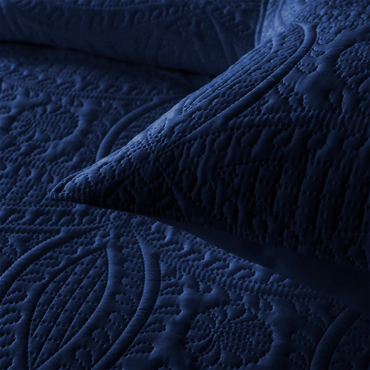 NAVY QUILTED BEDSPREAD SET