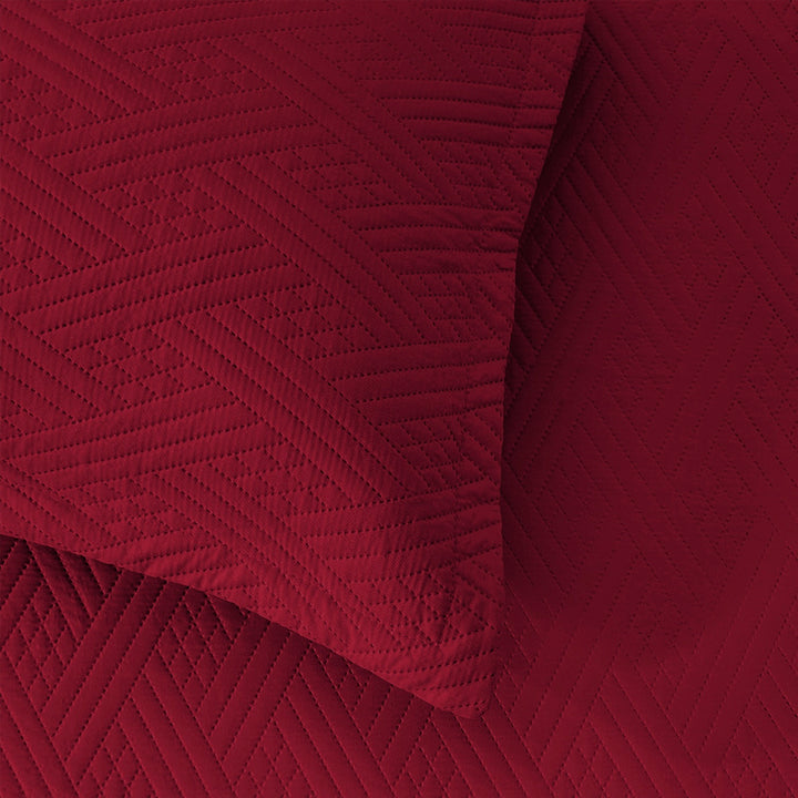 MAROON QUILTED BEDSPREAD SET